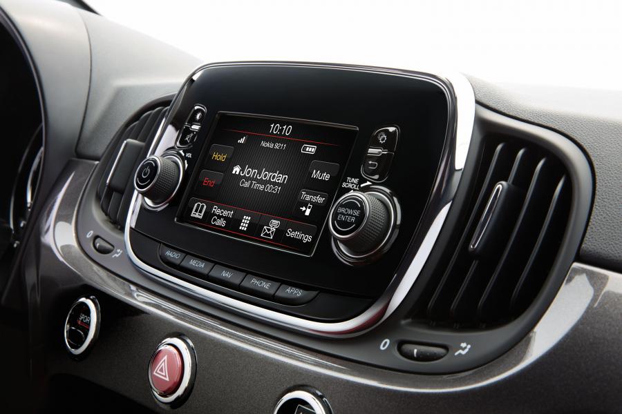 Детали интерьера Fiat 500 (FF) 2018 года  (NA) (фото 6 из 8)